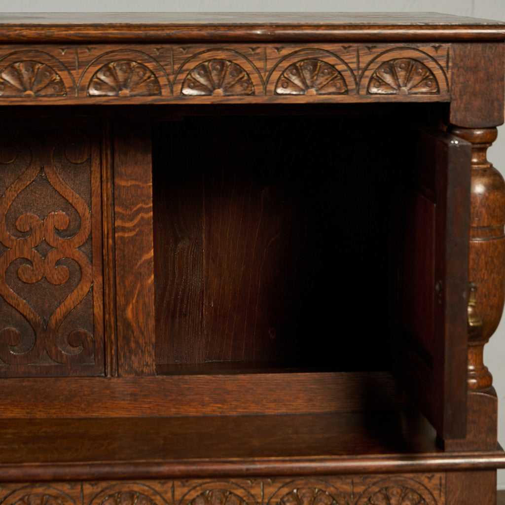 英国 クラシック コートカップボード