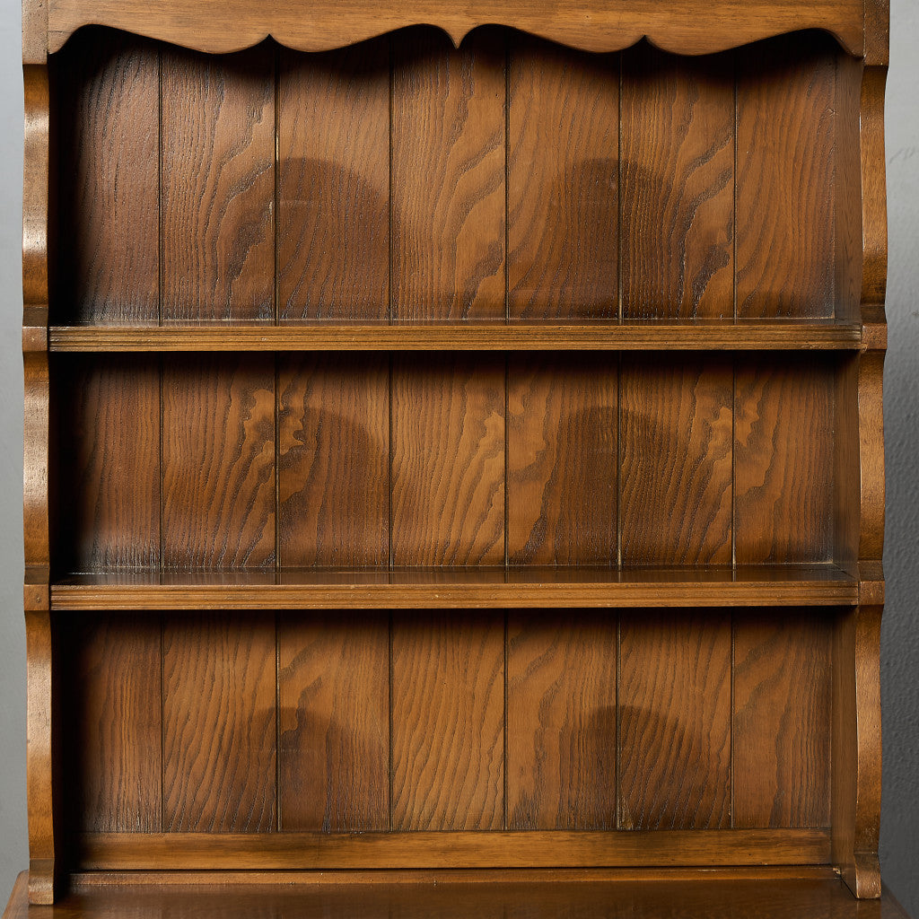 L. Marcus Ltd.  ウェルシュドレッサー 食器棚