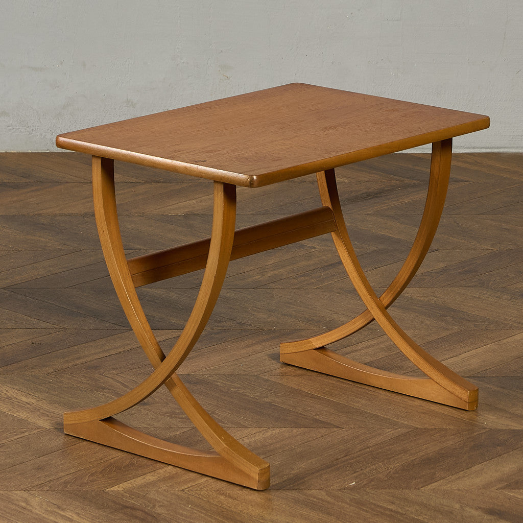 ネストテーブル