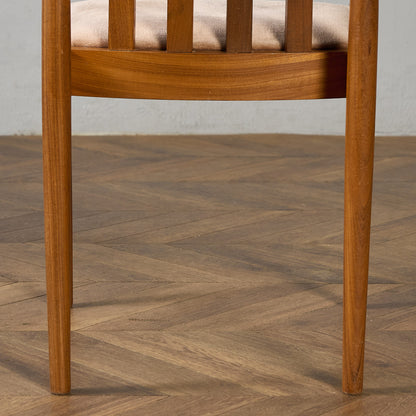 スラットバックチェア