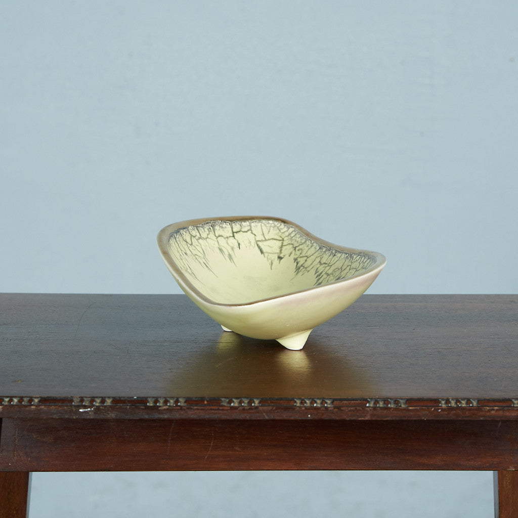 German Art Pottery プレート