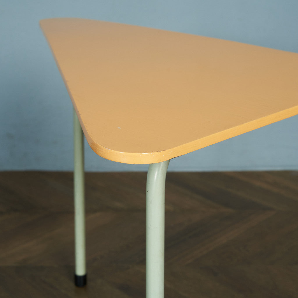 英国ヴィンテージ トライアングル センターテーブル / コーヒーテーブル #85362