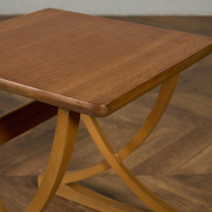 ネストテーブル