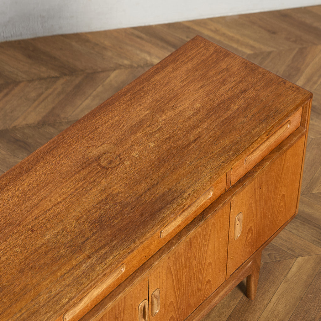 Fresco ヴィンテージ 脚付き サイドボード (4072)