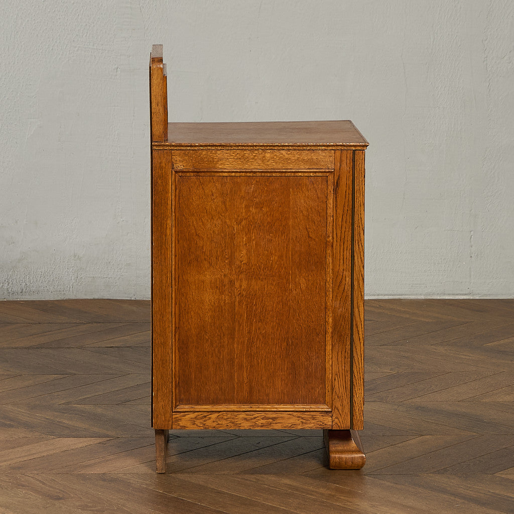 英国 クラシック ベッドサイド キャビネット