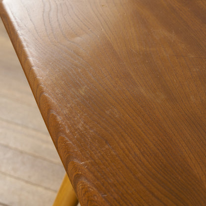 ブレックファストテーブル