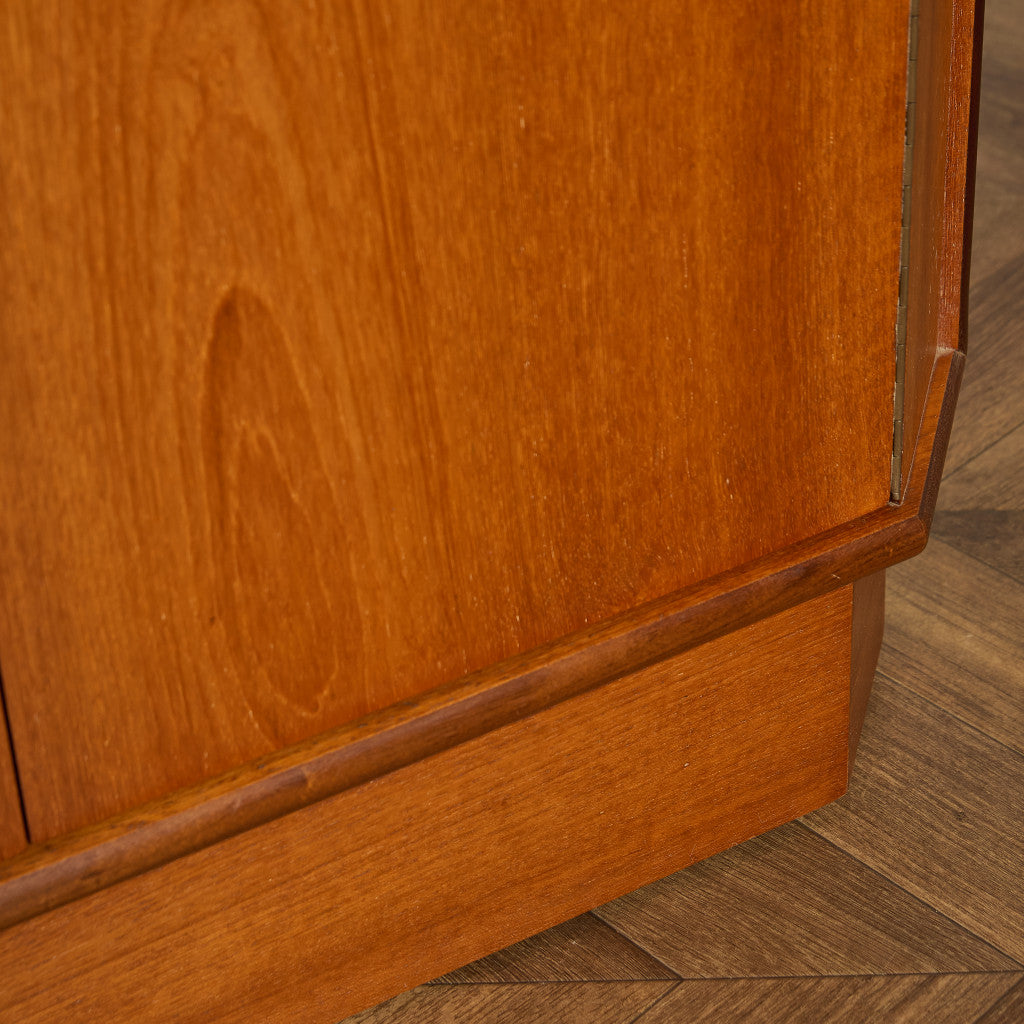 ヴィンテージ コーナーキャビネット