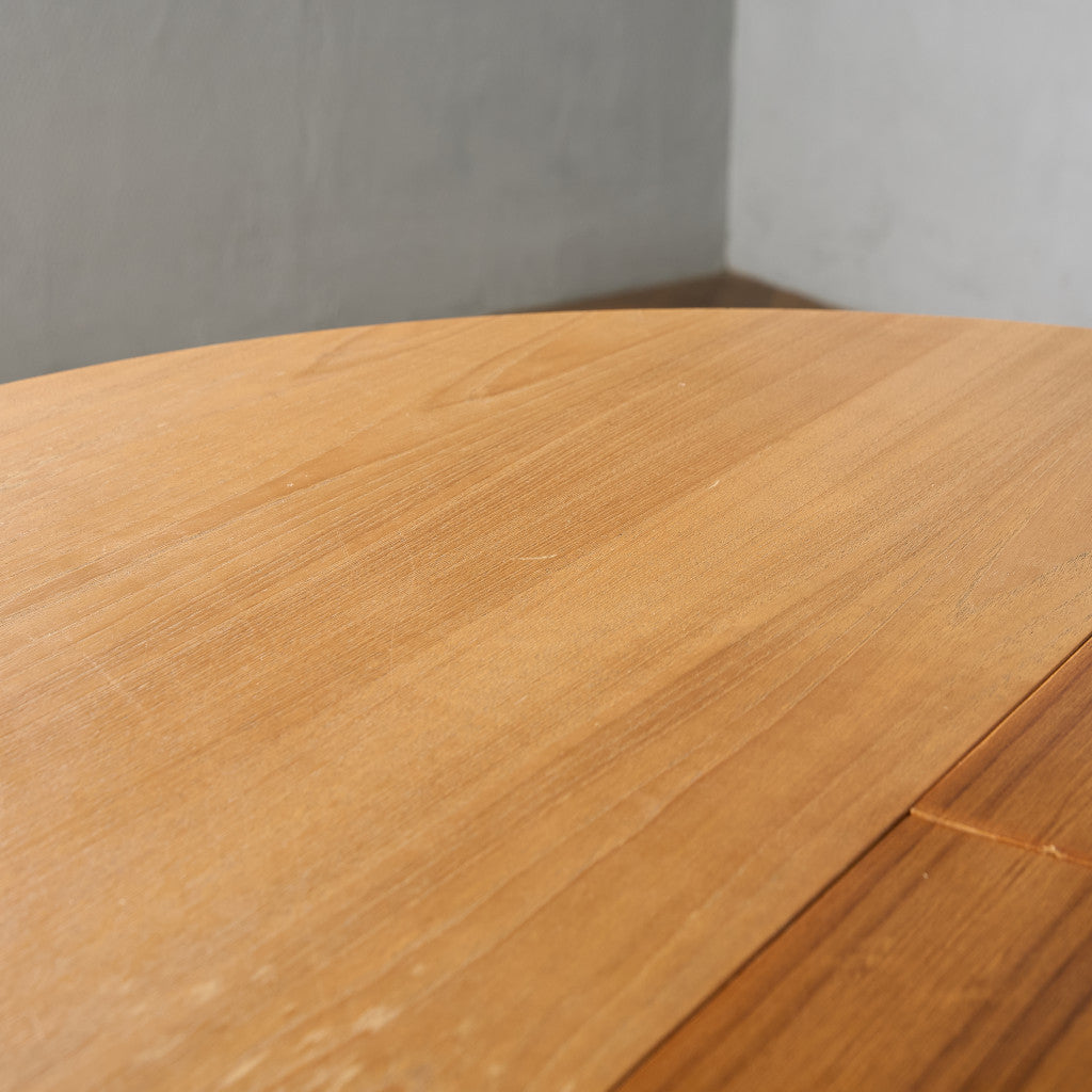 旧東ドイツ ヴィンテージ ラウンド ダイニングテーブル