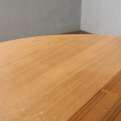 旧東ドイツ ヴィンテージ ラウンド ダイニングテーブル