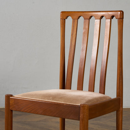 スラットバックチェア