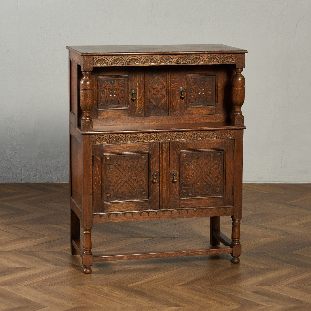 英国 クラシック コートカップボード