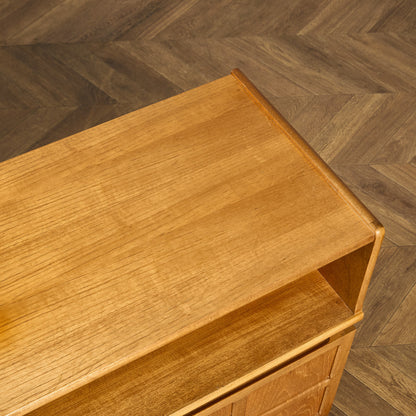 十字扉 ヴィンテージ キャビネット