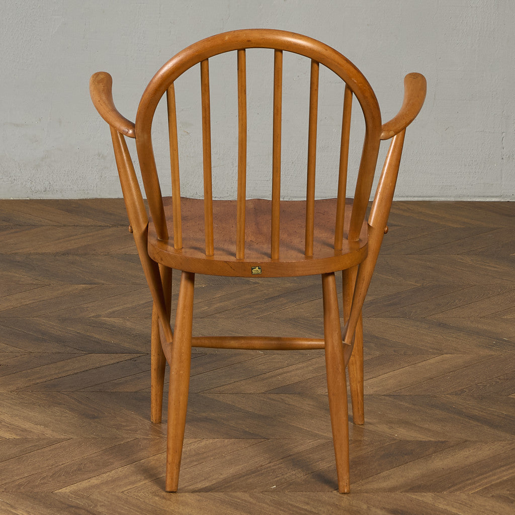 フープバックアームチェア