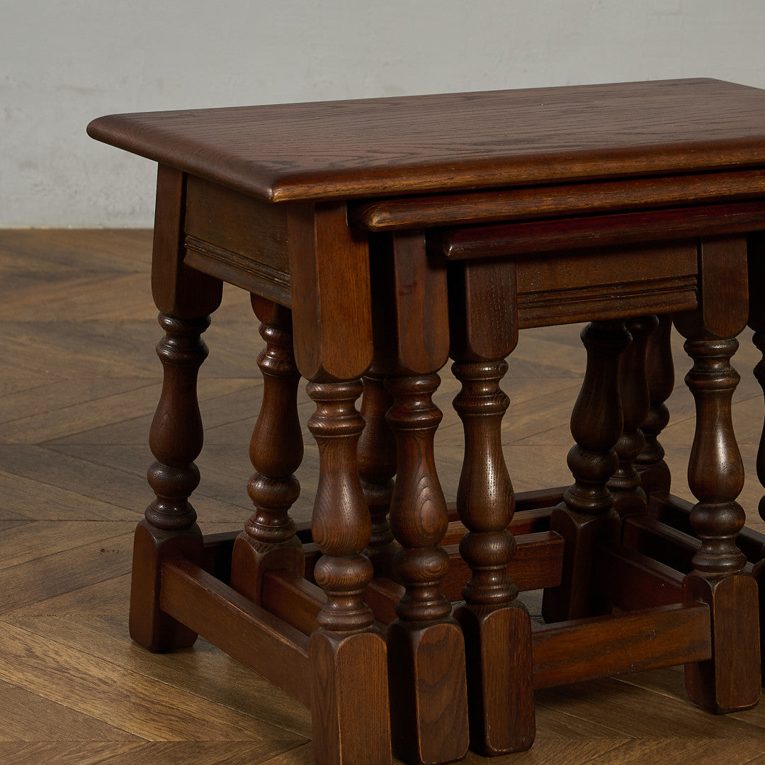 ネストテーブル