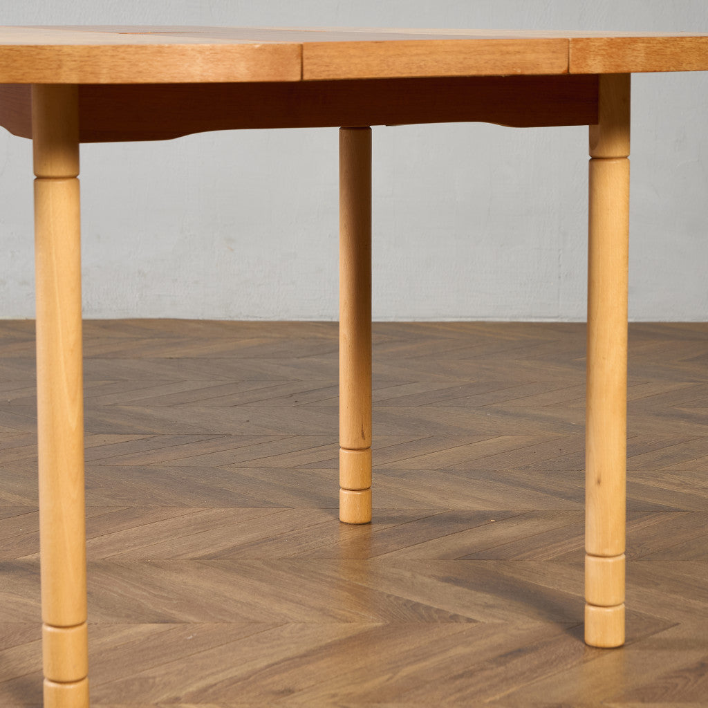 旧東ドイツ ヴィンテージ ラウンド ダイニングテーブル