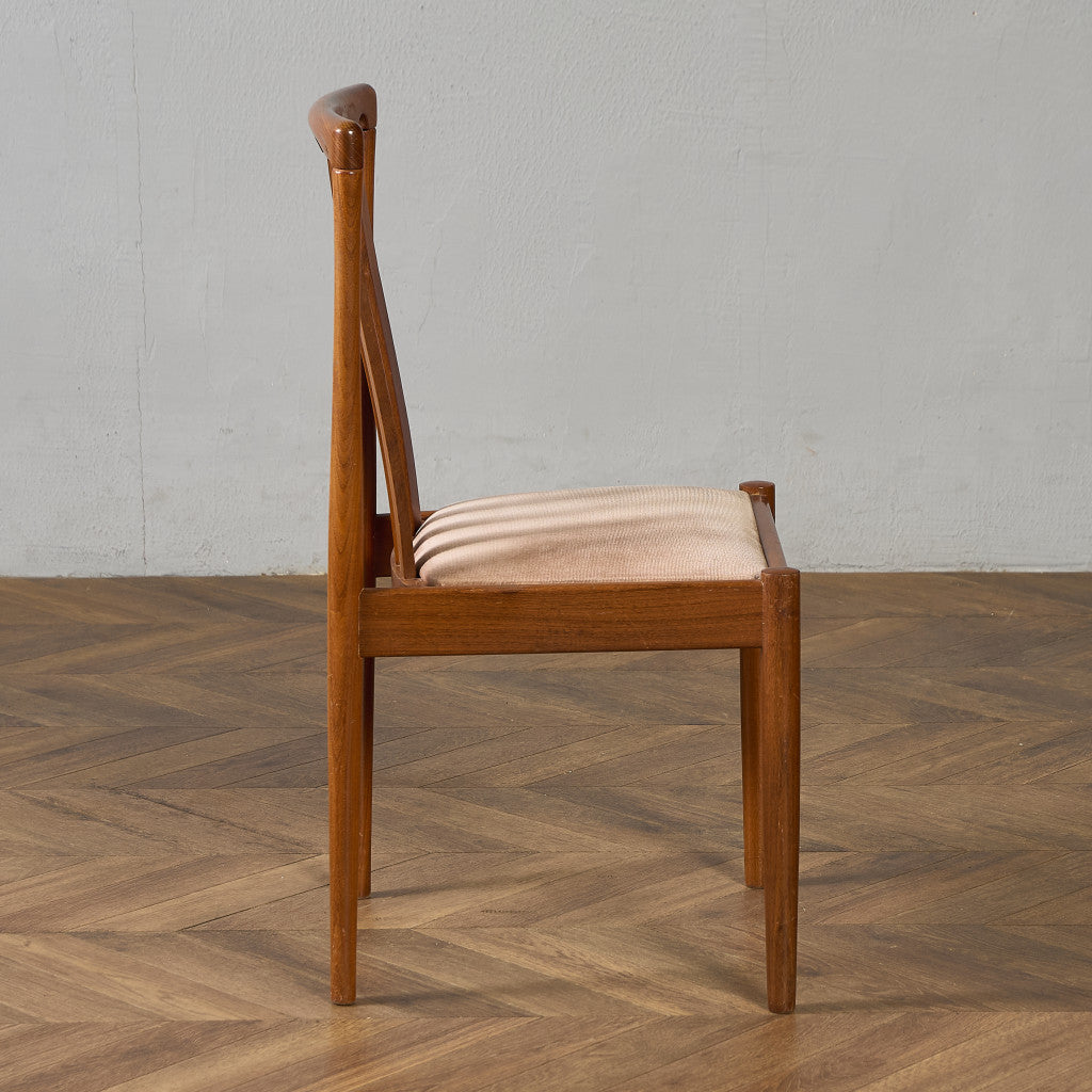 スラットバックチェア