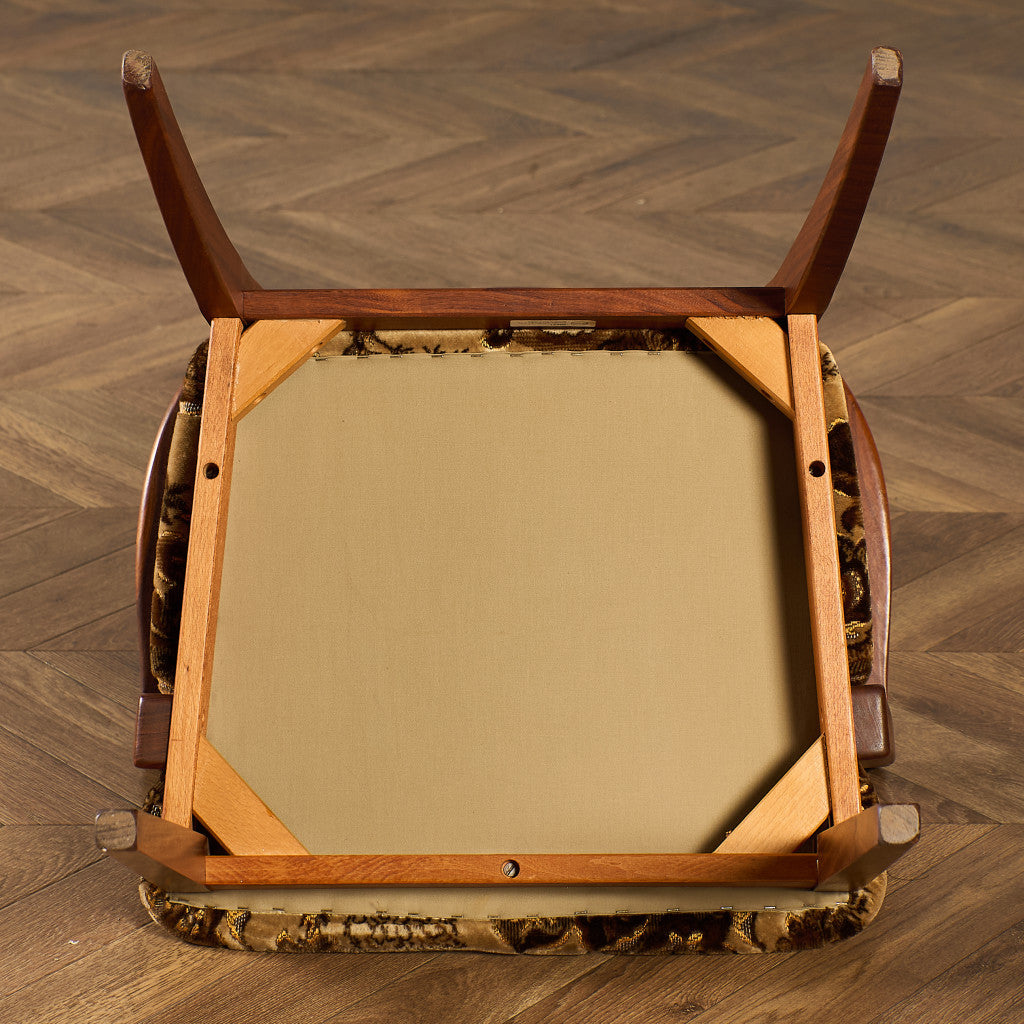 スラットバックチェア