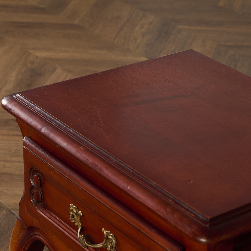 英国 クラシック ベッドサイド キャビネット