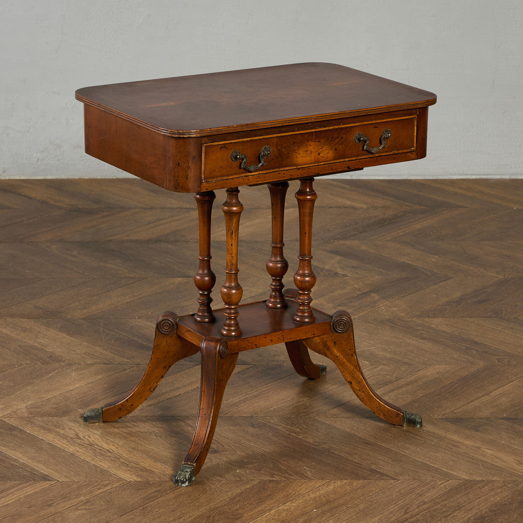 サイドテーブル