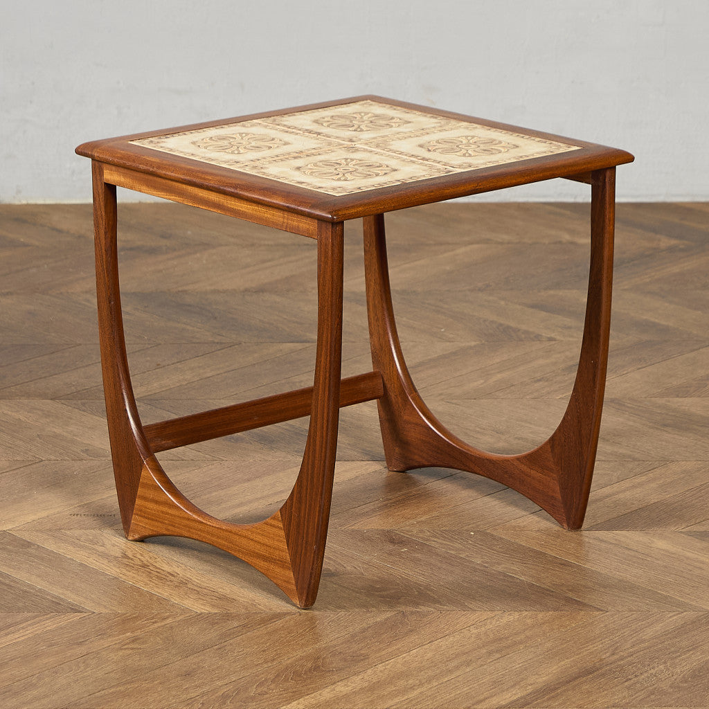 Astro セラミックタイルトップ ネストテーブル