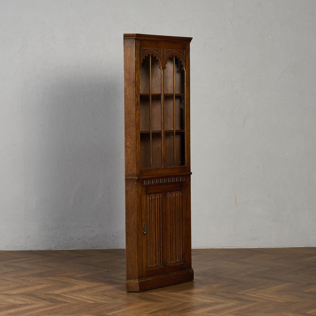 英国 クラシック オーク コーナーキャビネット