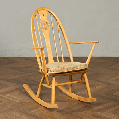 ヴィンテージ スワンバック ロッキングチェア ラウンド型メタルラベル