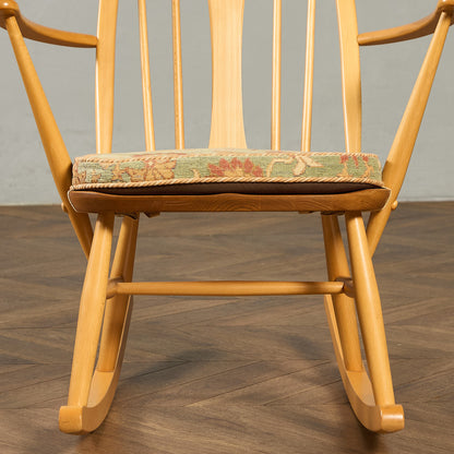 ヴィンテージ スワンバック ロッキングチェア ラウンド型メタルラベル