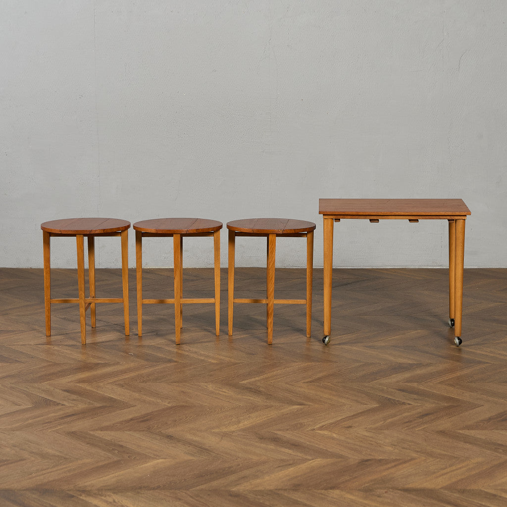 Novy Domov社 Poul Hundevad ネストテーブル