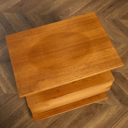 英国 ヴィンテージ ベッドサイド キャビネット