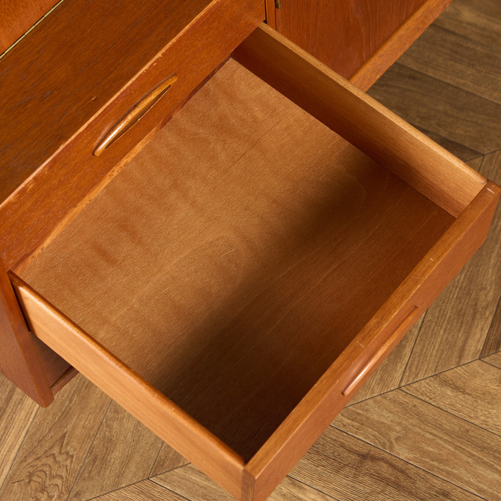 ヴィンテージ ハイ サイドボード