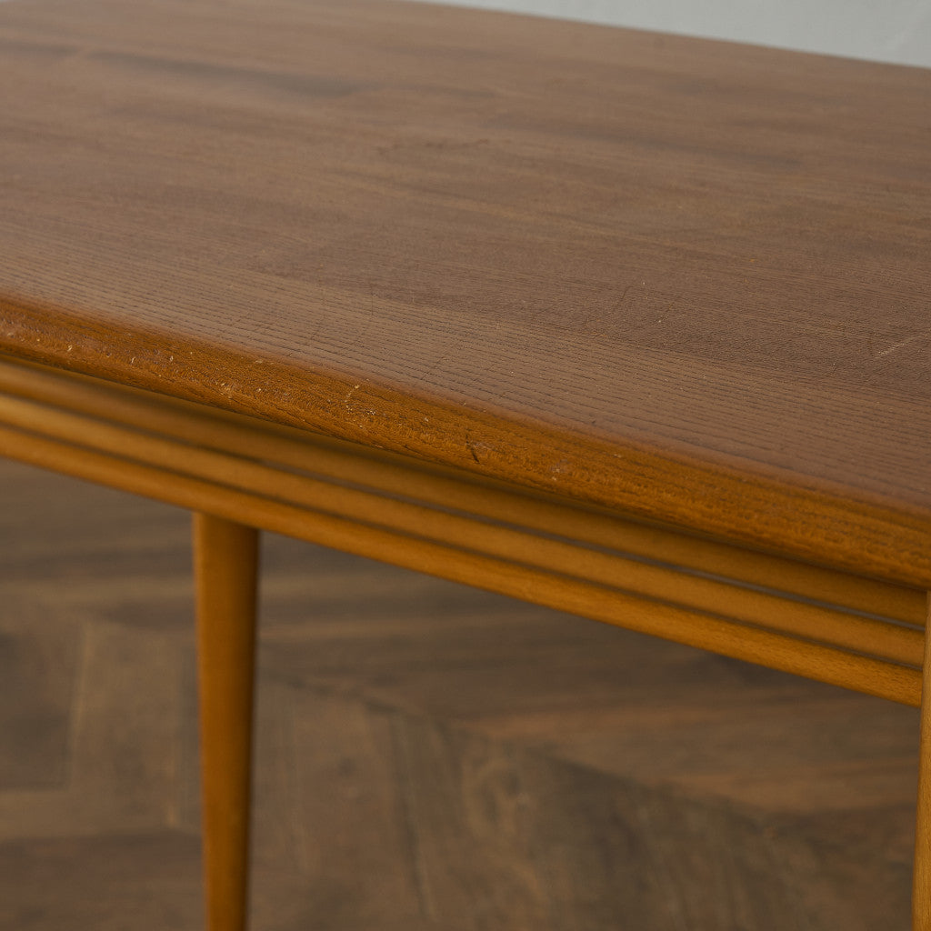 ブレックファストテーブル