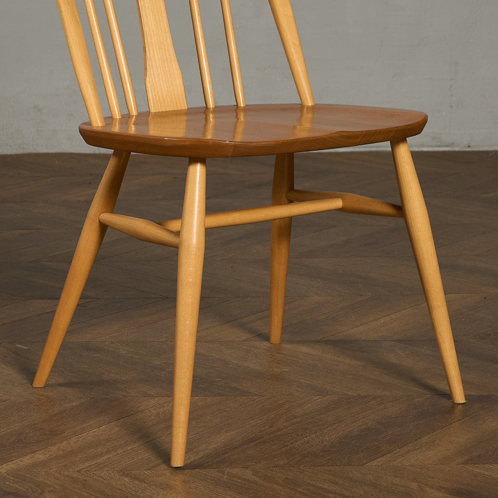 スワンバックチェア  ラウンドメタルラベル