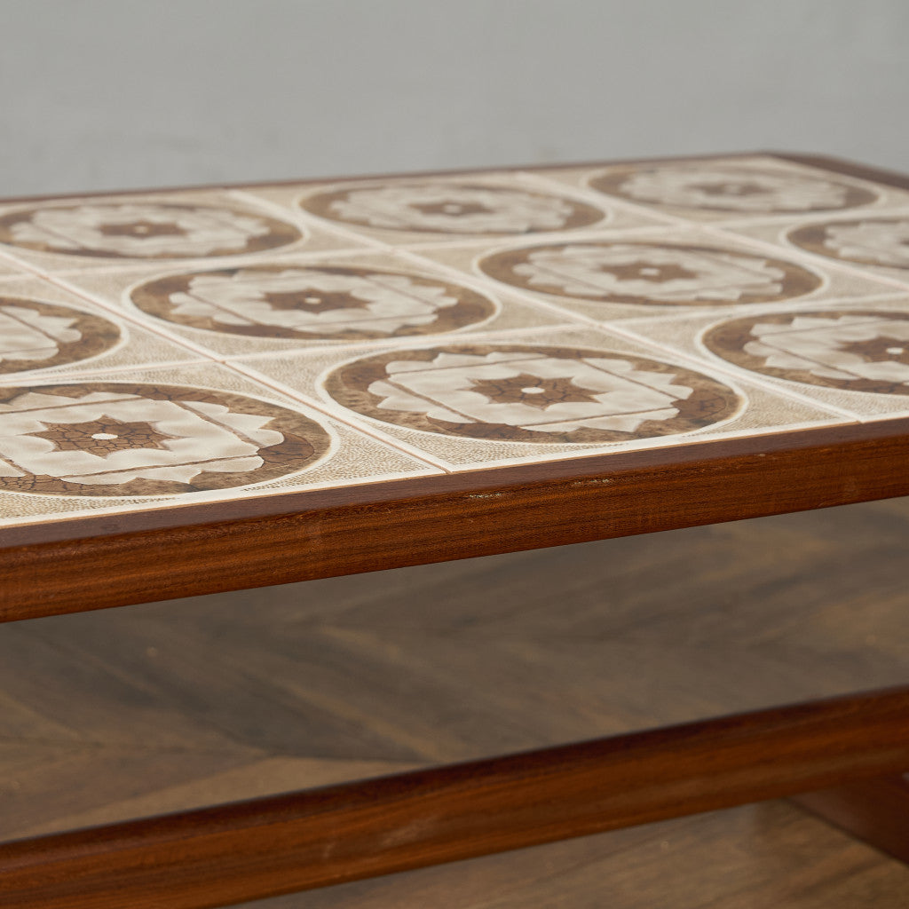 タイルトップ コーヒーテーブル