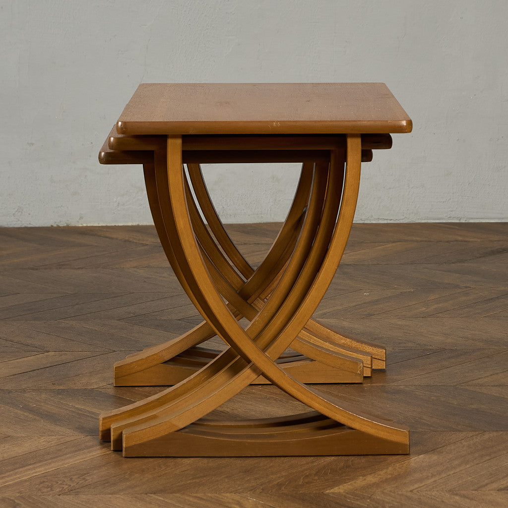 ネストテーブル