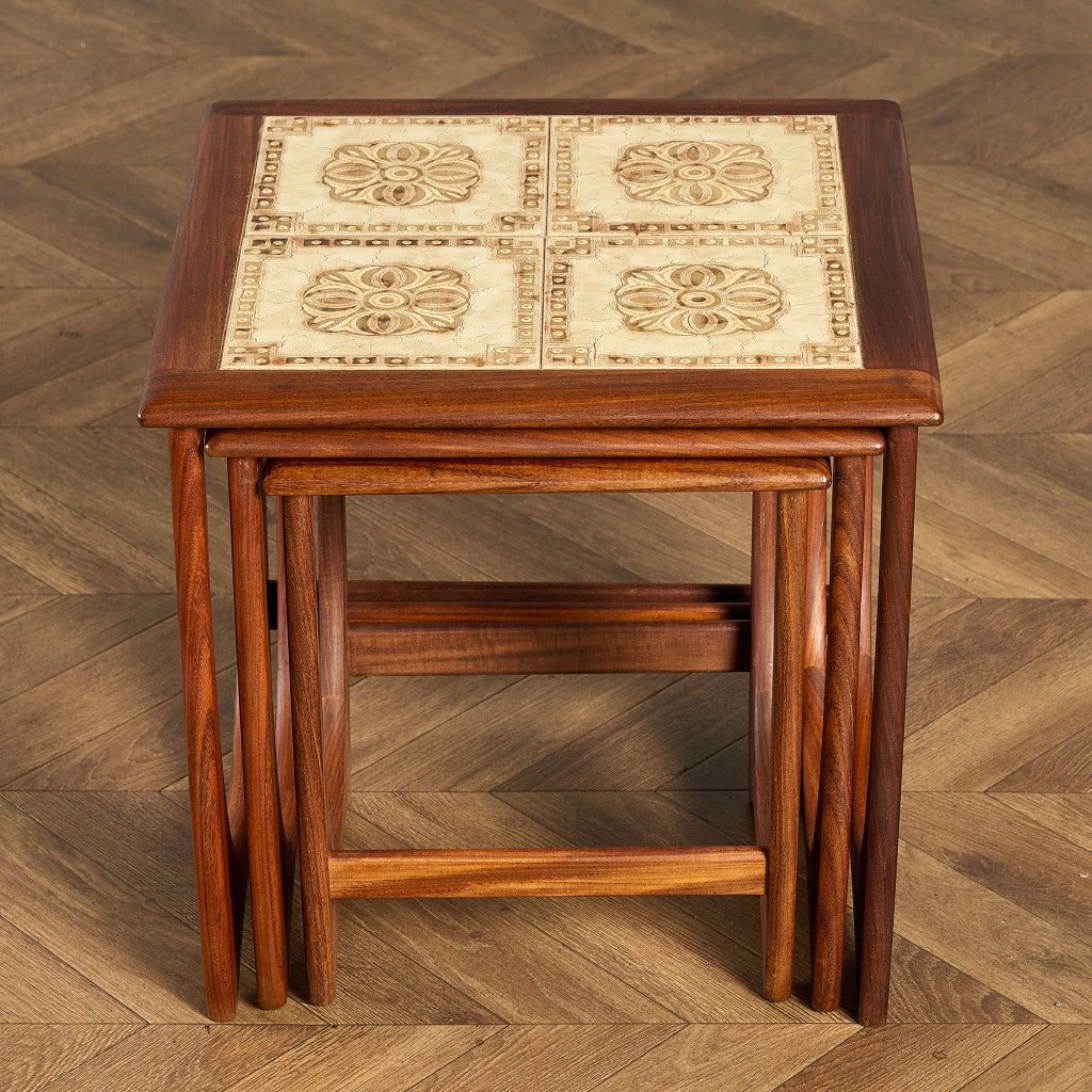 Astro セラミックタイルトップ ネストテーブル