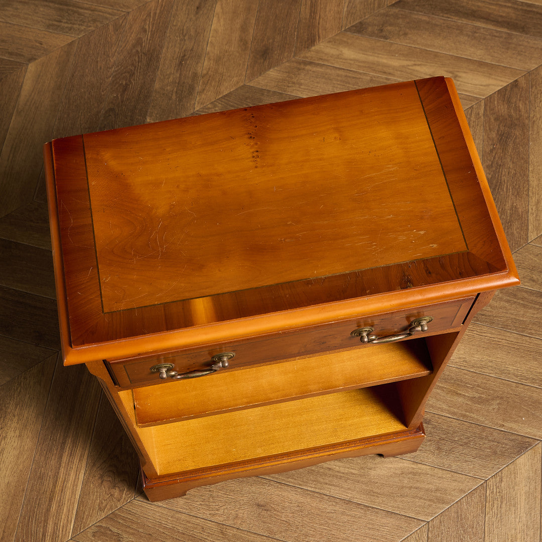 英国 クラシック サイドキャビネット