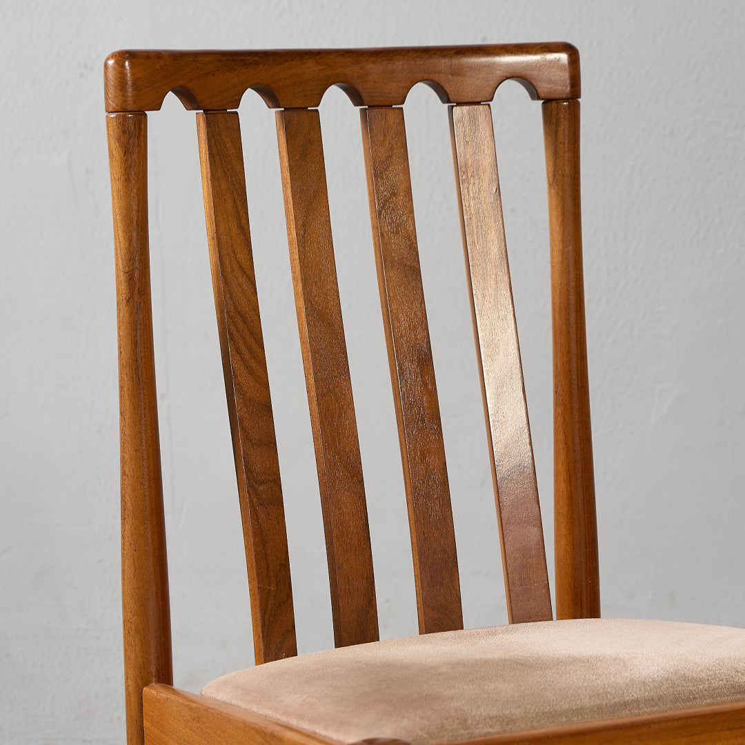 スラットバックチェア