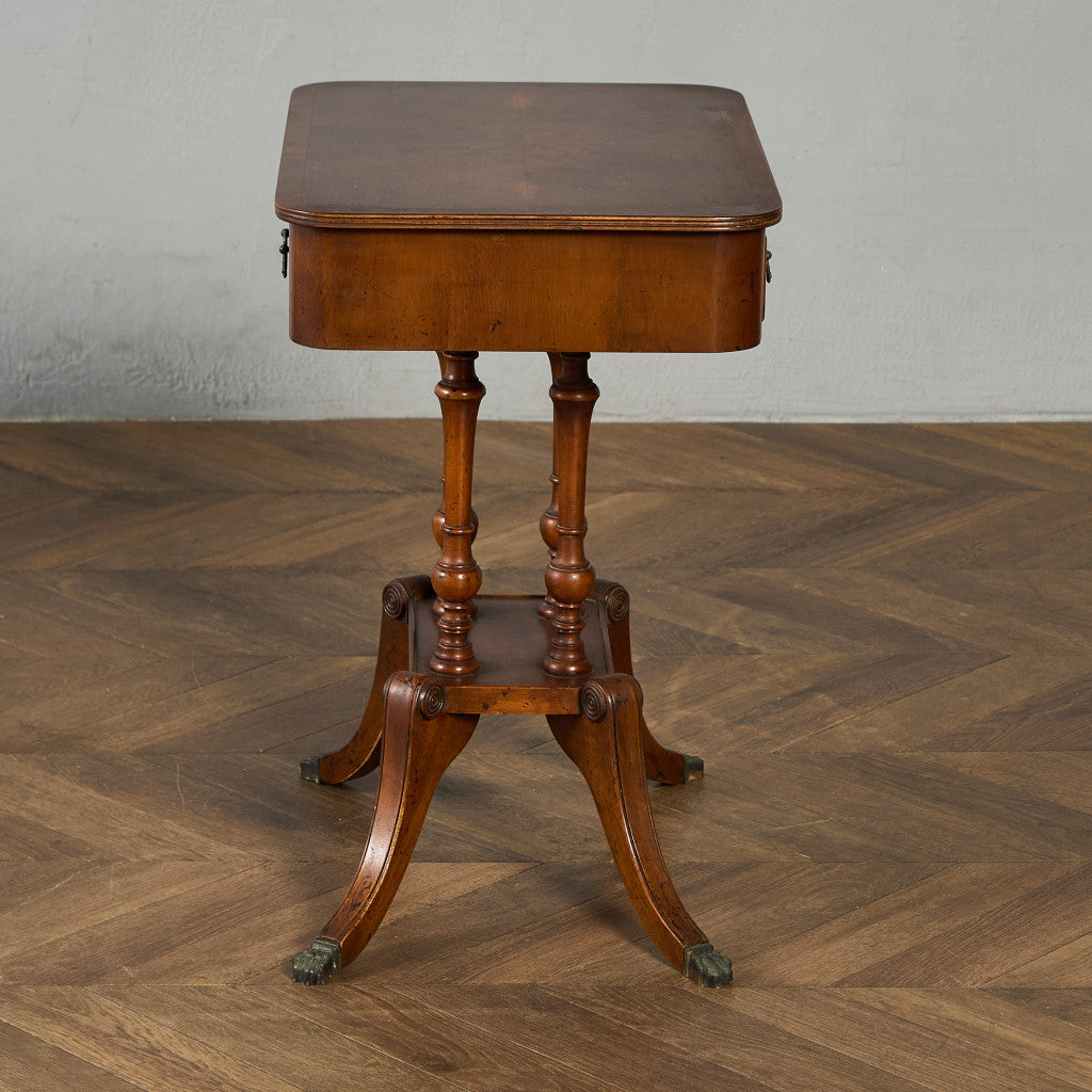 サイドテーブル