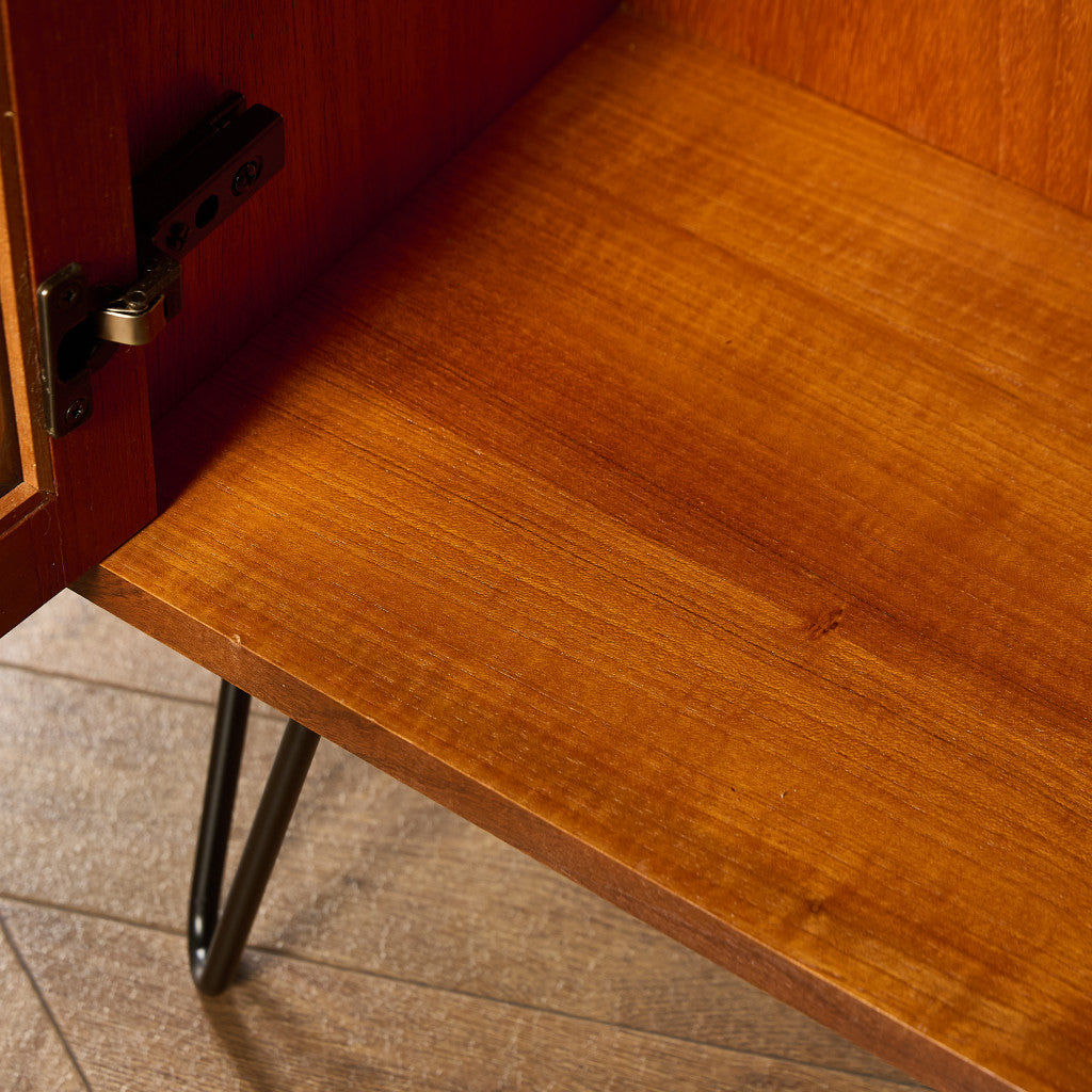 Fresco ガラス ブックケース カスタム アイアン ヘアピンレッグ