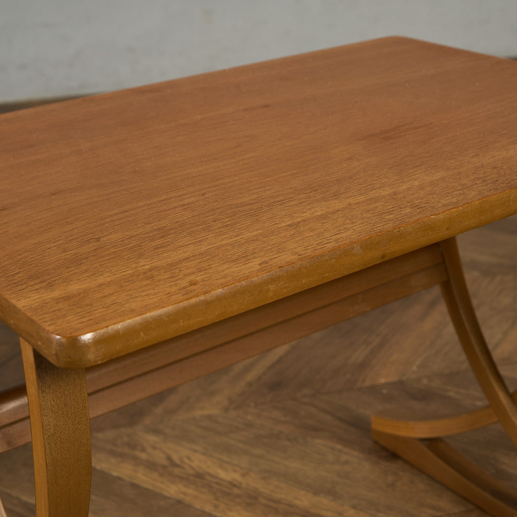 ネストテーブル