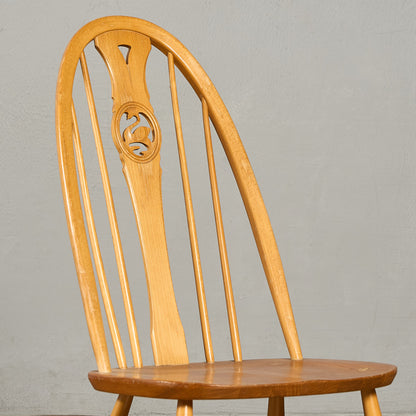 スワンバックチェア ラウンドメタルラベル