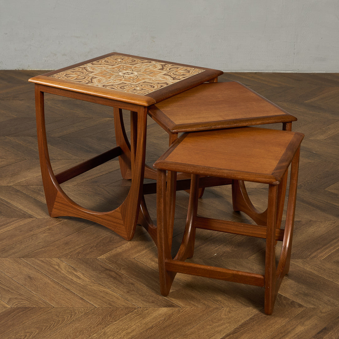 Astro ヴィンテージ タイルトップ ネストテーブル (3552D)