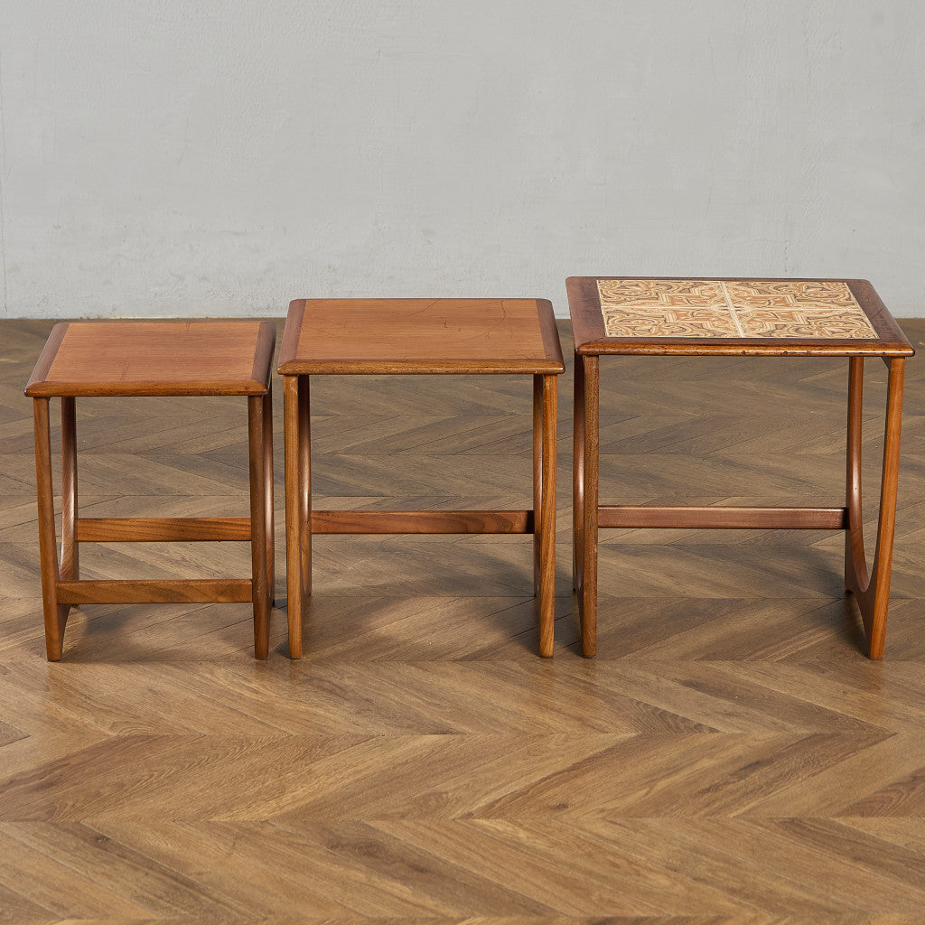 Astro タイルトップ ネストテーブル