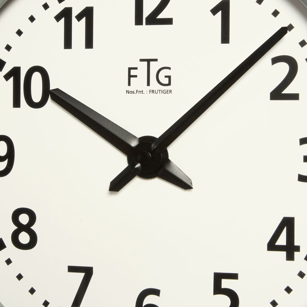 TRAFFIC SERIES CLOCK / FRUTIGER