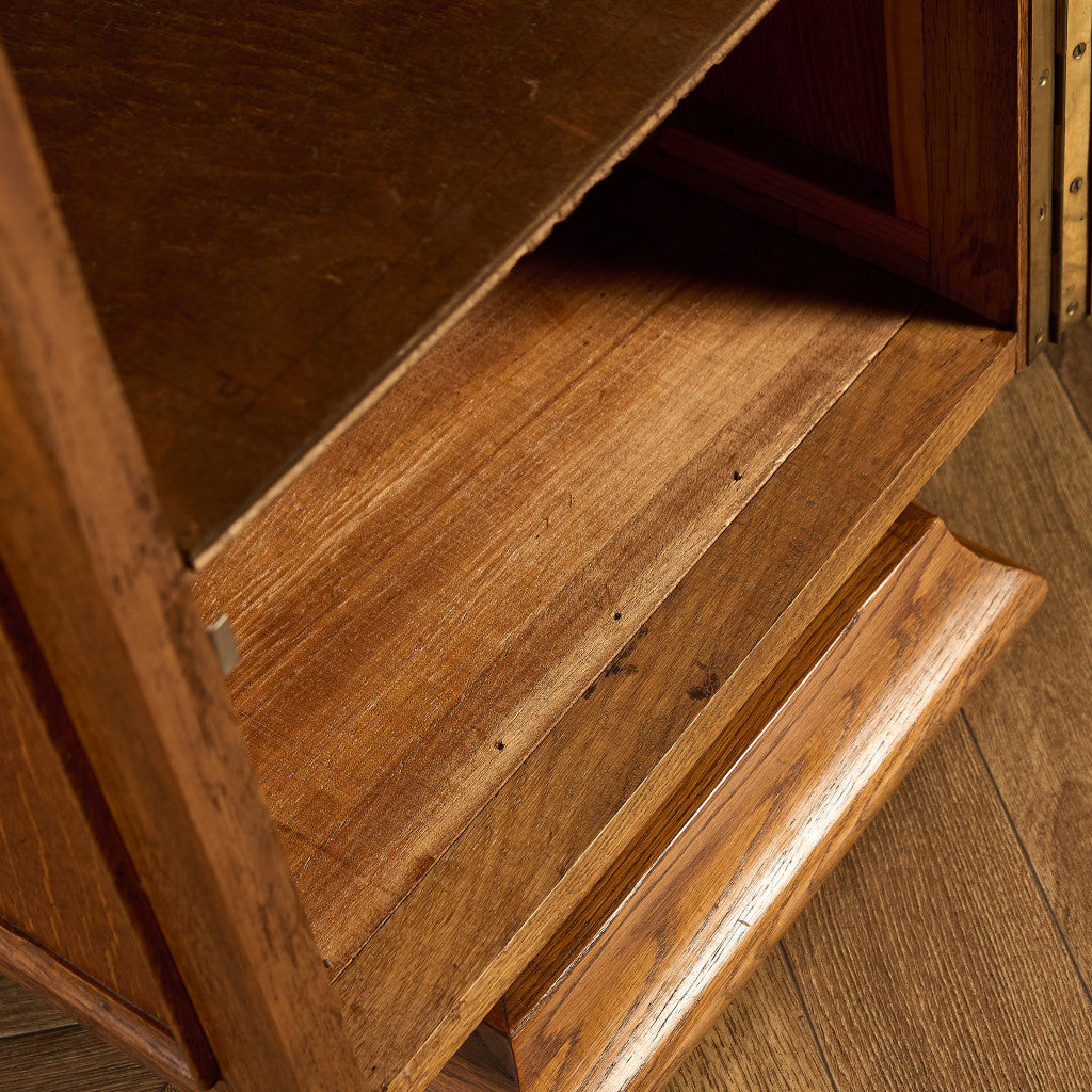 英国 クラシック ベッドサイド キャビネット