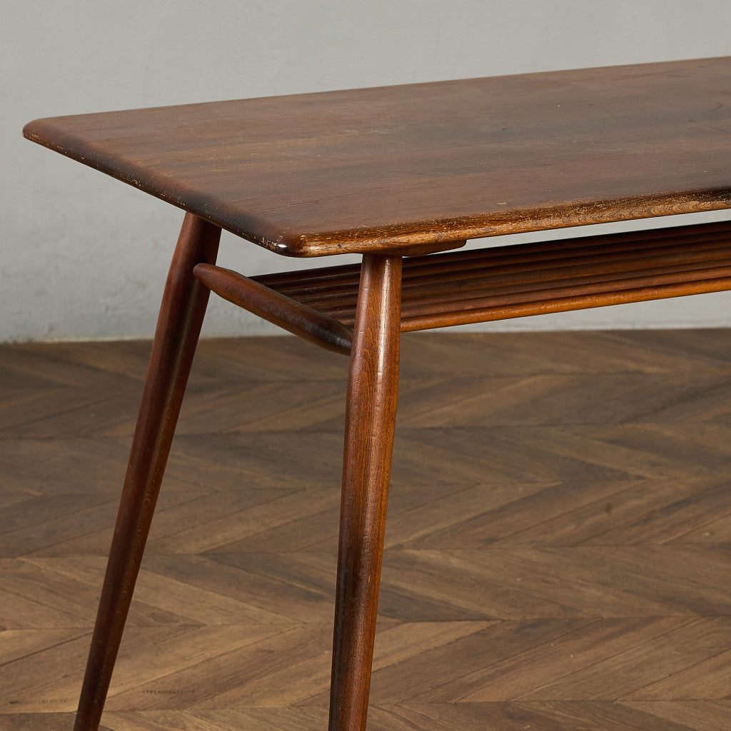 ブレックファストテーブル