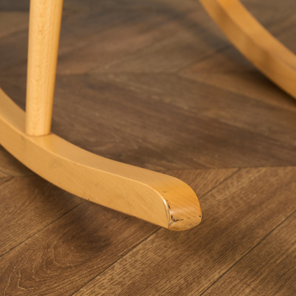 ヴィンテージ スワンバック ロッキングチェア ラウンド型メタルラベル