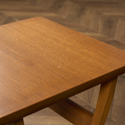 ネストテーブル