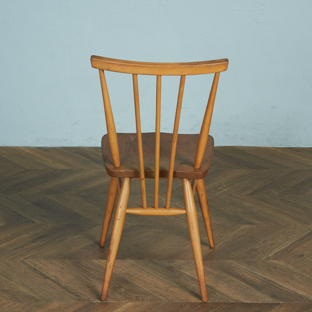 スティックバックチェア