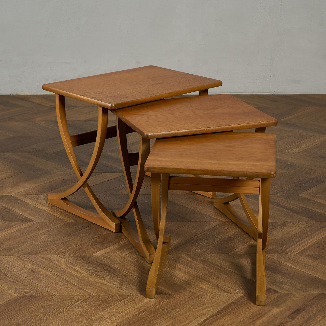 ネストテーブル